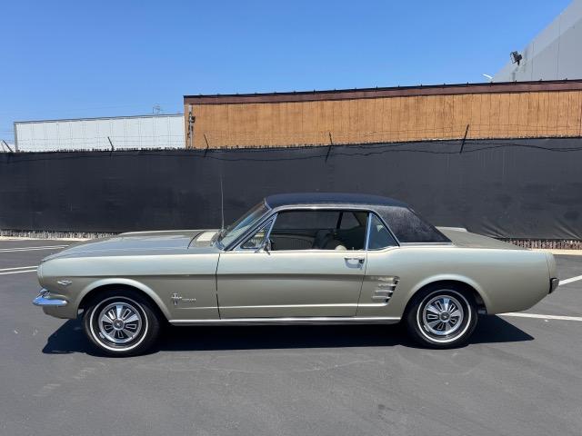 Ford Mustang Coupe Seafoam Green Toit Vinyle 1966