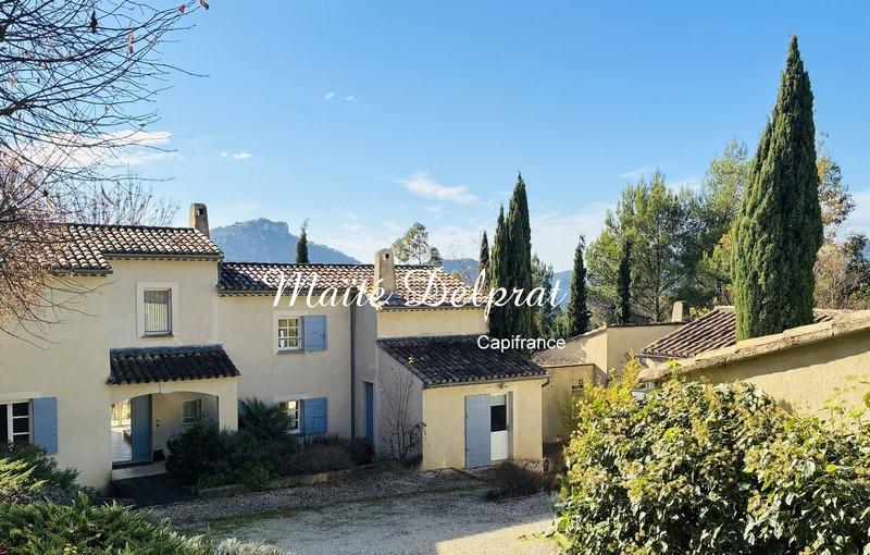 Propriété - 220 m² - 7 pièces