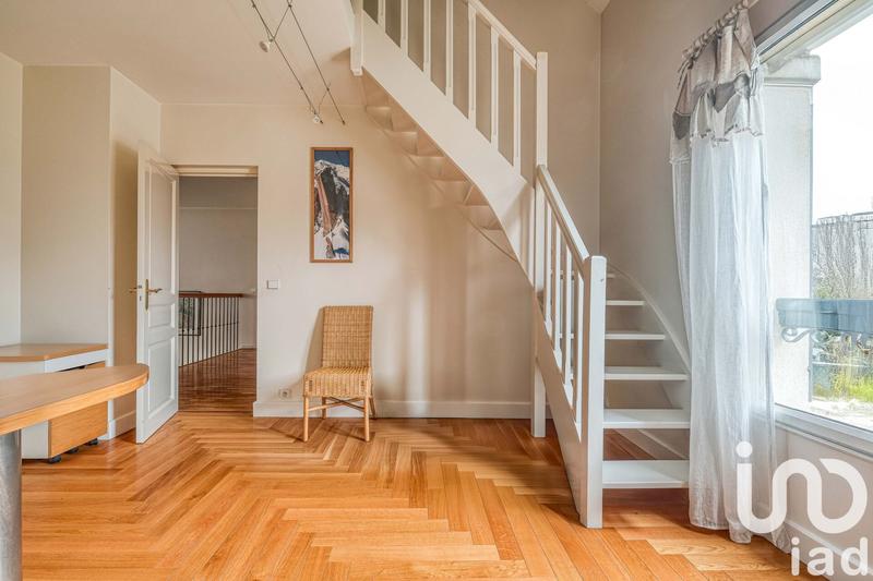 Maison - 220 m² - 7 pièces