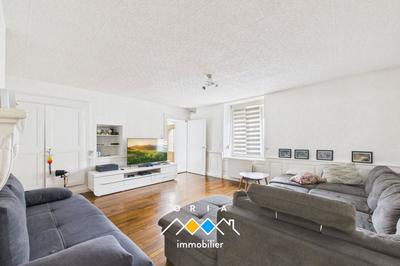 Demeure - 291 m² - 11 pièces