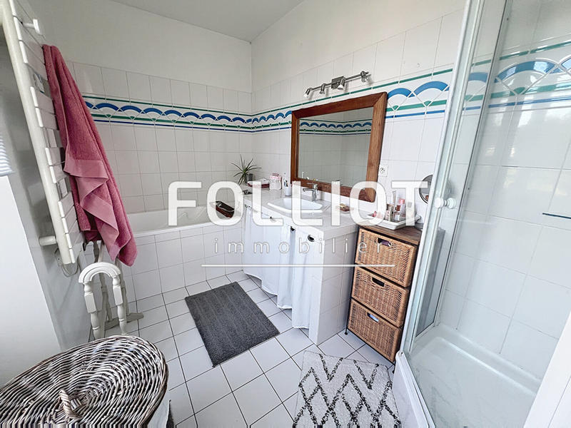 Maison - 198 m² - 10 pièces