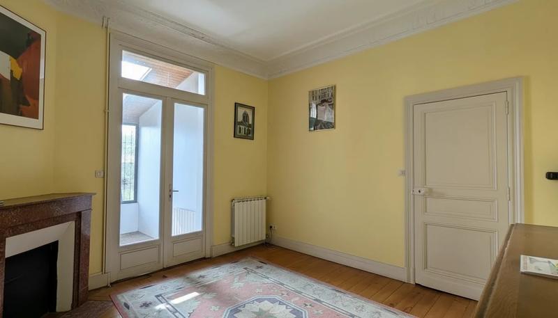 Maison - 207 m² - 10 pièces