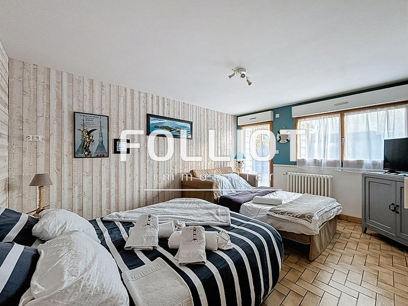 Maison - 180 m² - 8 pièces