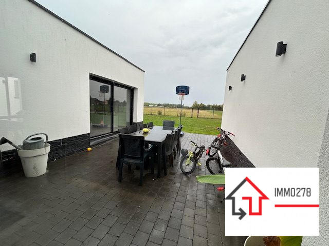 Maison - 237 m² - 8 pièces