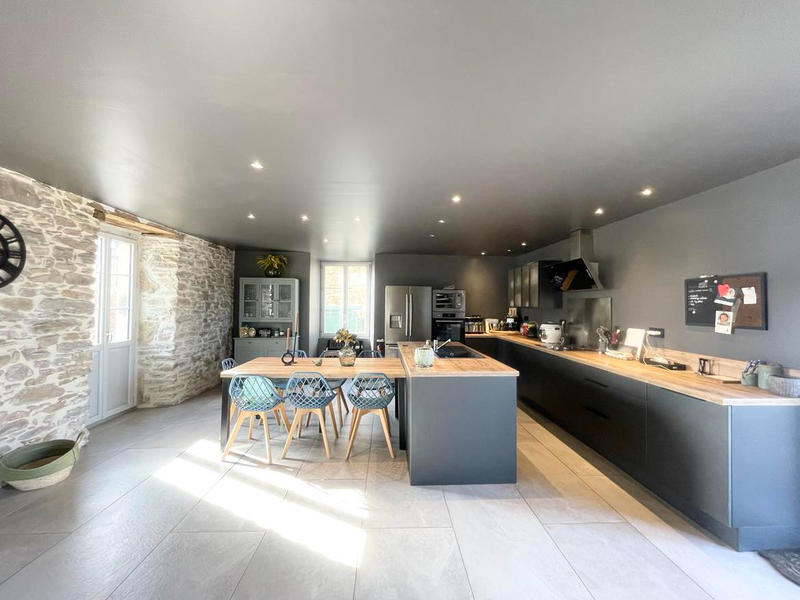 Maison - 206 m² - 6 pièces