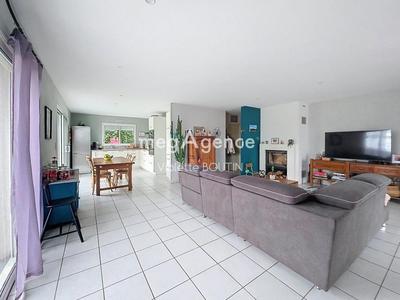 Maison - 101 m² - 5 pièces