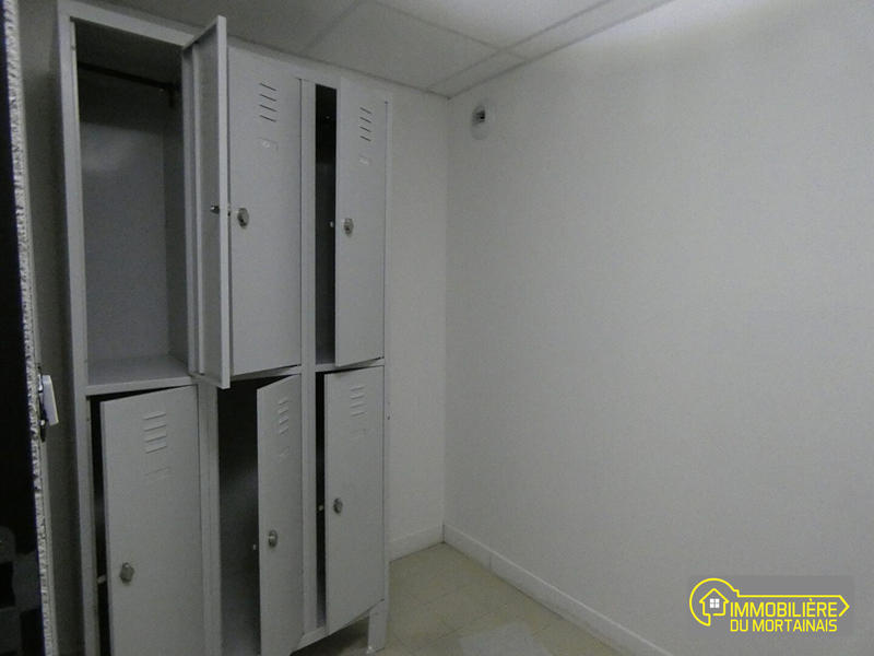 Local commercial - 143 m² - 1 pièce