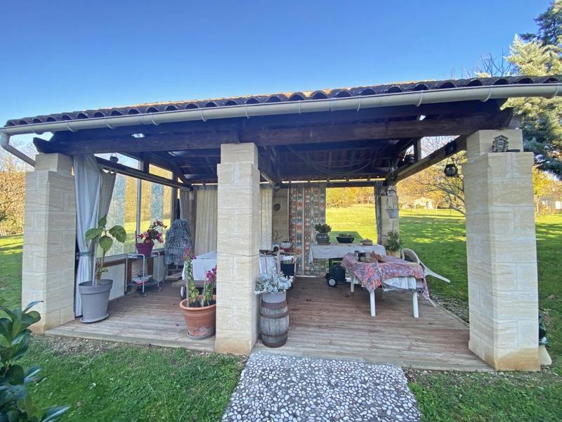 Propriété - 235 m² - 6 pièces