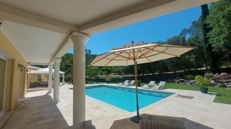 Propriété - 190 m² - 6 pièces