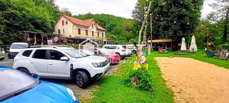 Maison - 392 m² - 14 pièces