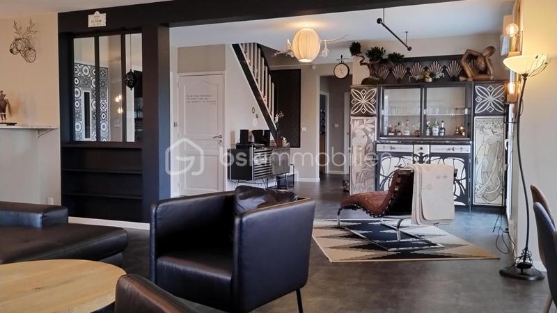 Maison - 239 m² - 6 pièces