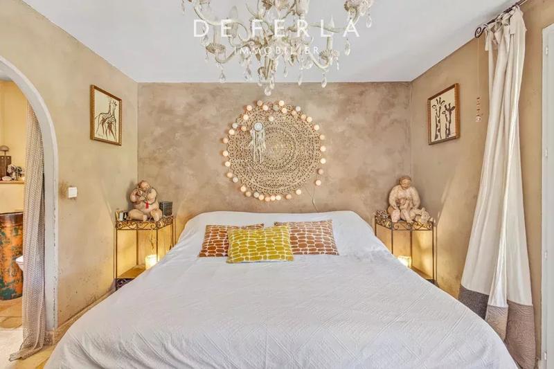 Villa - 250 m² - 9 pièces