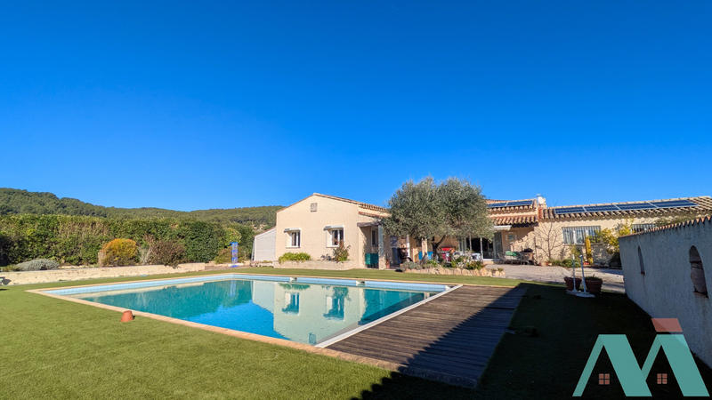 Maison - 182 m² - 6 pièces