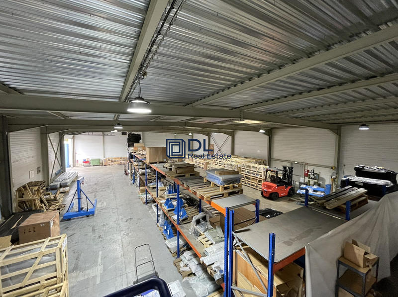 Entrepôt - 827 m²