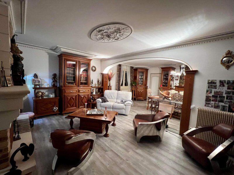 Maison - 380 m² - 12 pièces