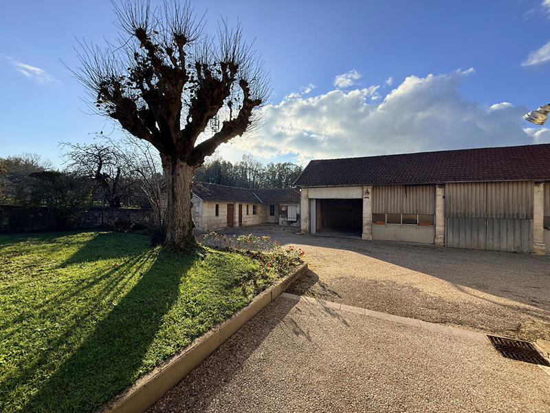 Maison - 360 m² - 10 pièces