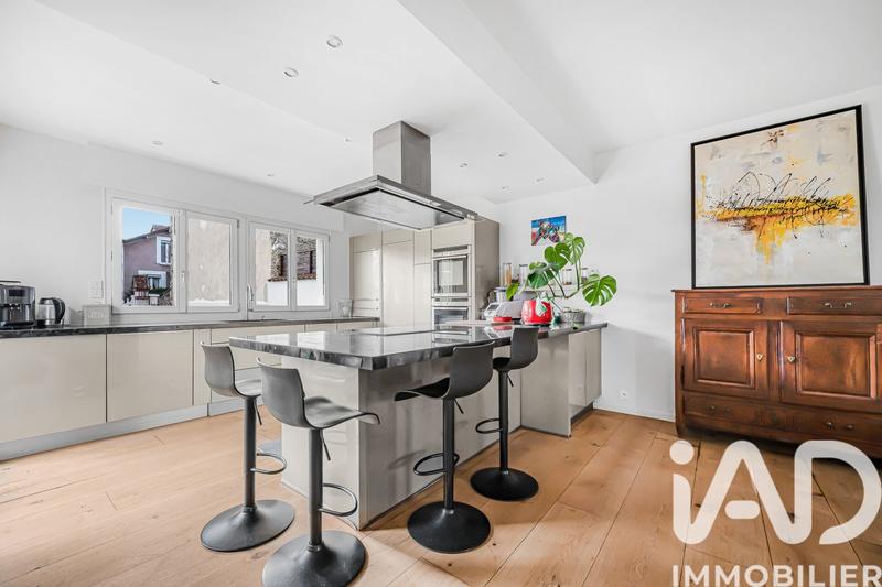 Maison - 213 m² - 8 pièces