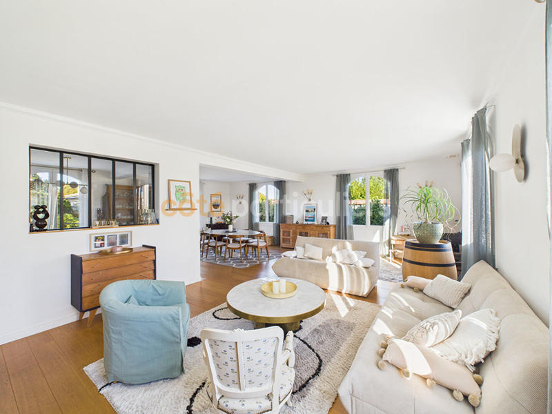 Maison - 225 m² - 10 pièces