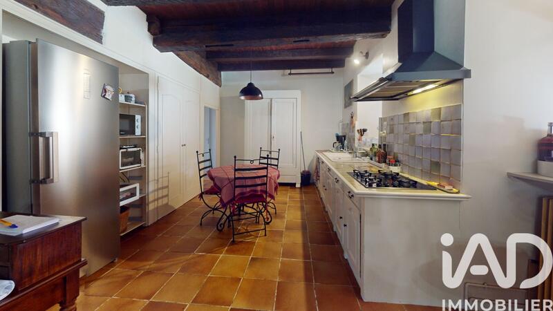 Maison - 220 m² - 6 pièces