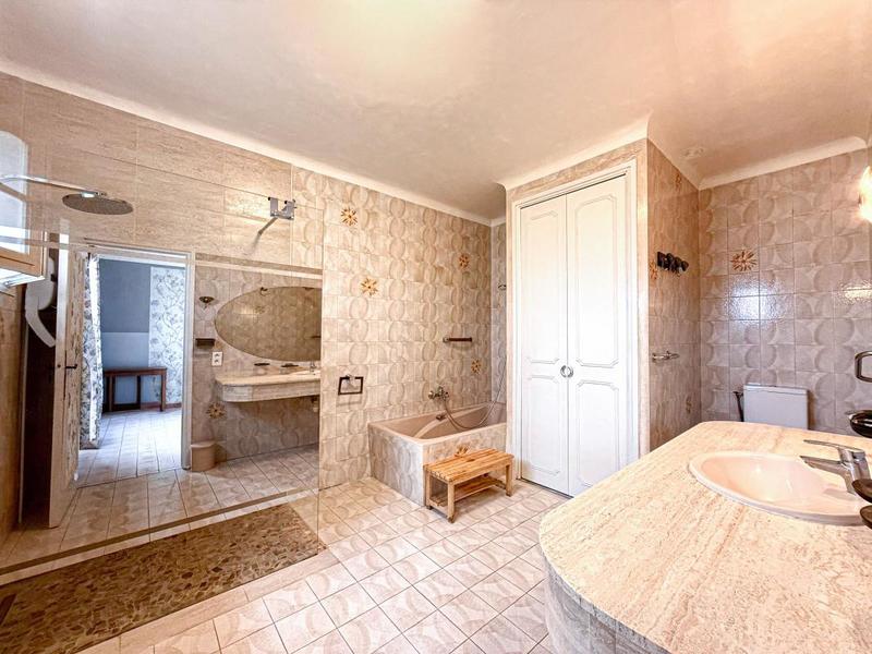 Maison - 200 m² - 6 pièces