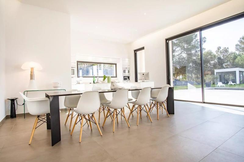 Maison - 220 m² - 5 pièces