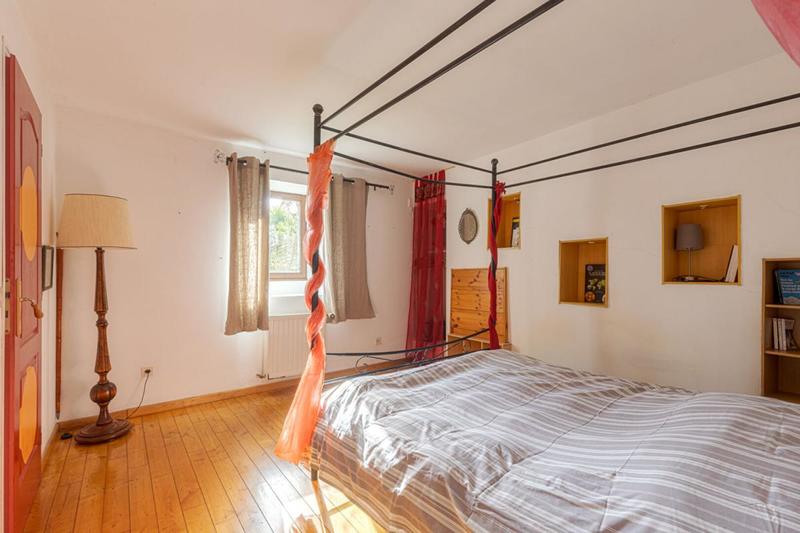 Maison - 303 m² - 12 pièces