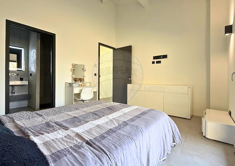 Villa - 232 m² - 6 pièces