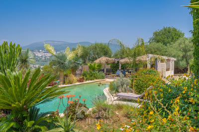 Villa - 220 m² - 5 pièces