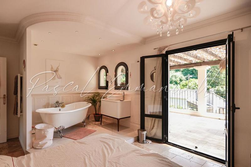 Villa - 265 m² - 6 pièces