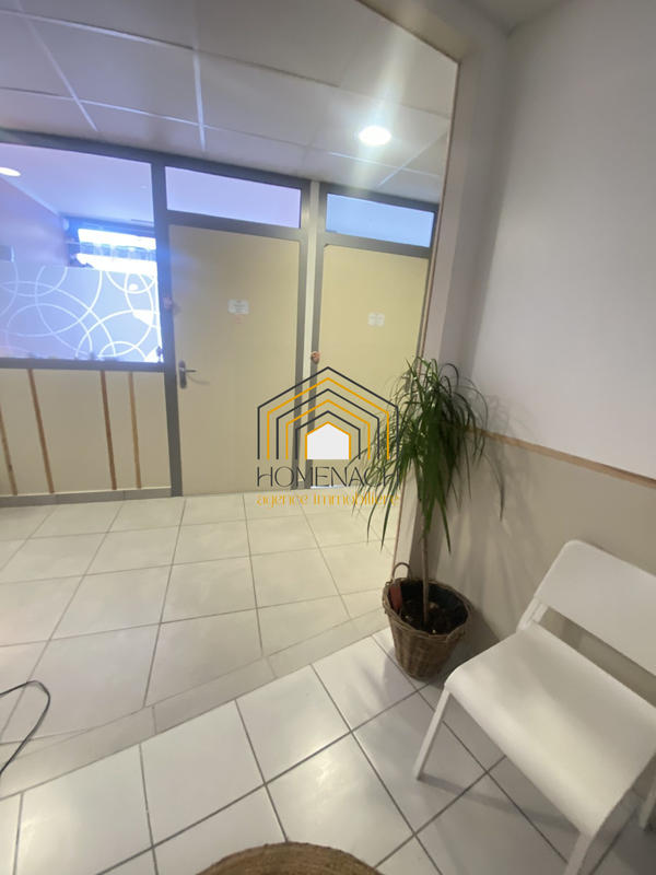 Local d'activités - 244 m²