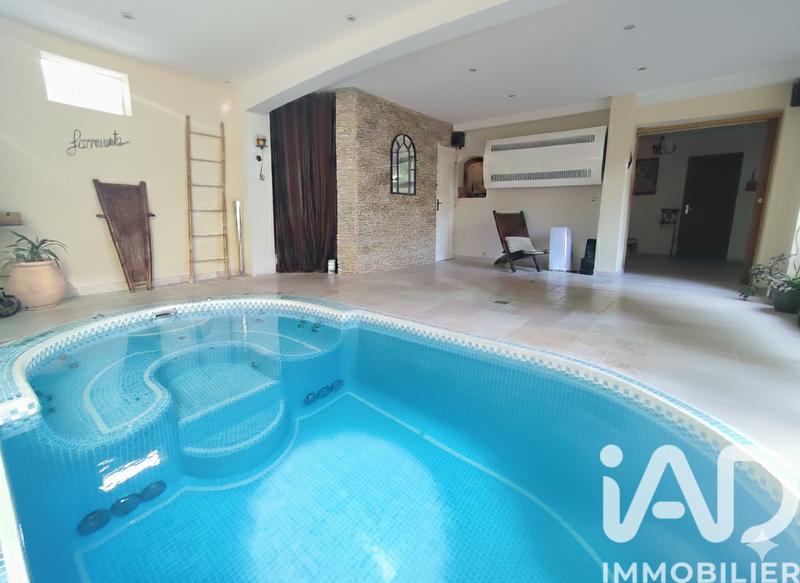 Maison - 230 m² - 7 pièces