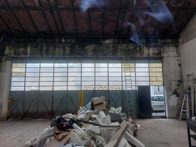 Local commercial - 400 m² - 1 pièce