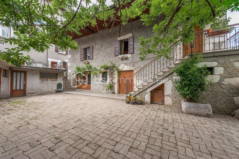 Maison ancienne - 135 m² - 8 pièces