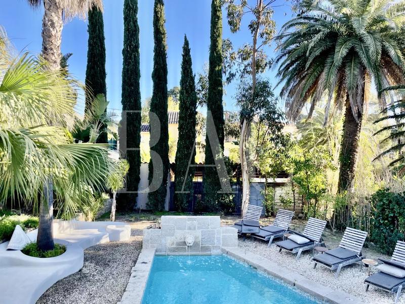 Villa - 273 m² - 12 pièces