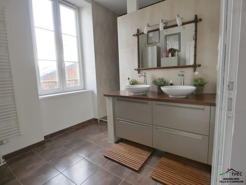 Maison - 329 m² - 14 pièces