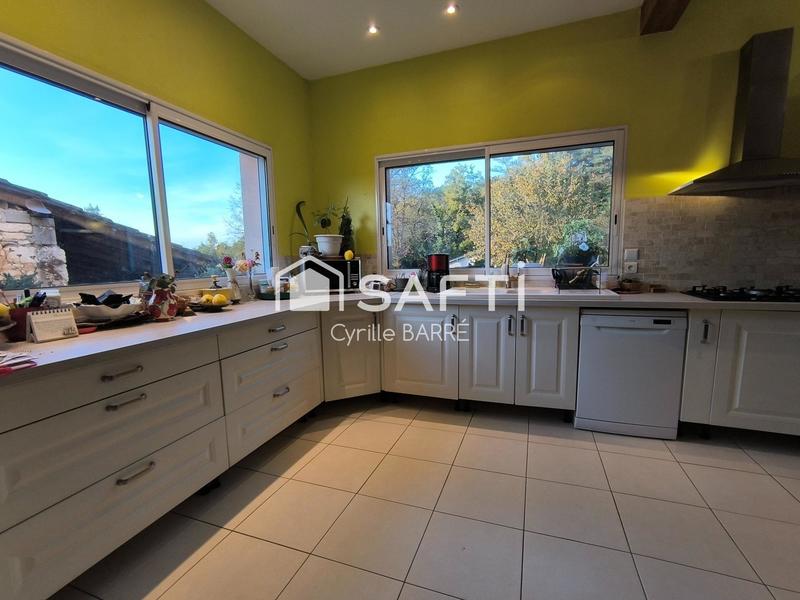 Maison - 140 m² - 5 pièces