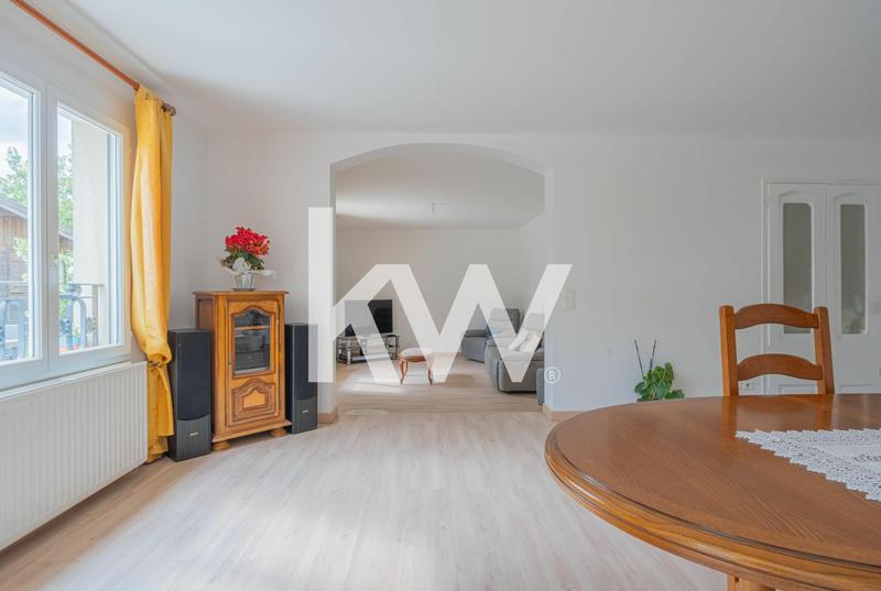 Maison - 250 m² - 8 pièces