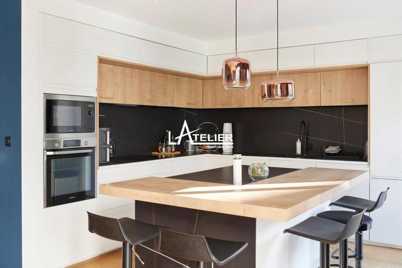 Maison - 210 m² - 10 pièces