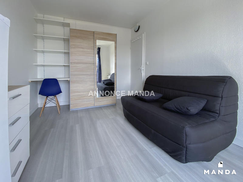 Chambre - 10 m² - 7 pièces