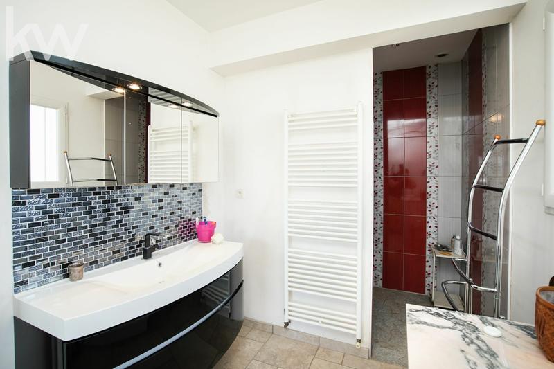 Maison - 230 m² - 5 pièces