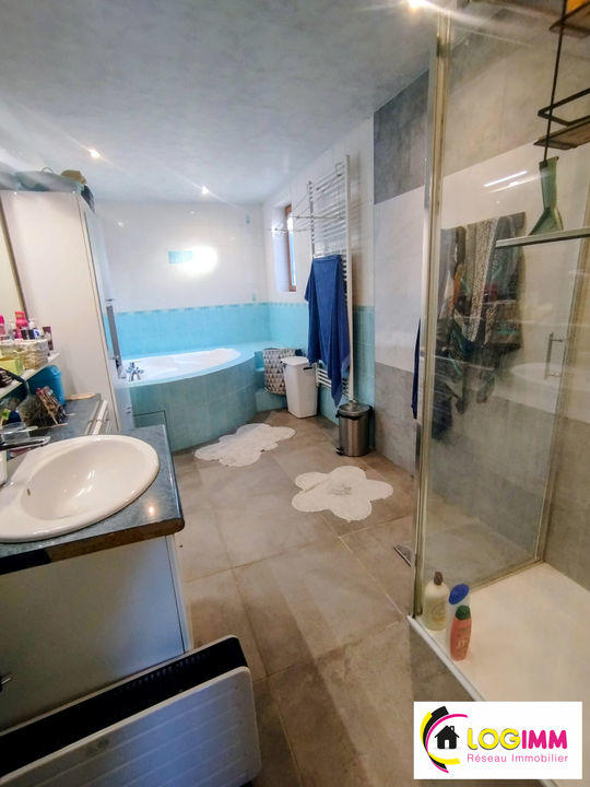 Maison - 196 m² - 5 pièces