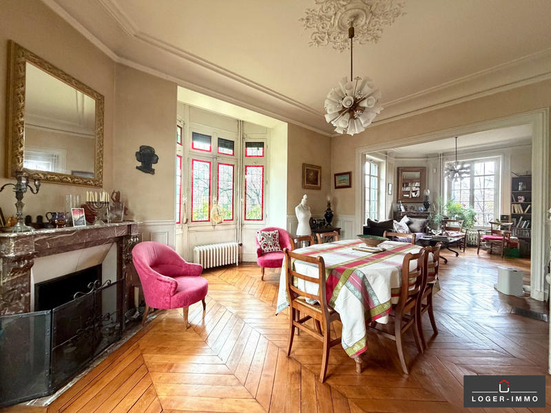 Maison - 210 m² - 10 pièces