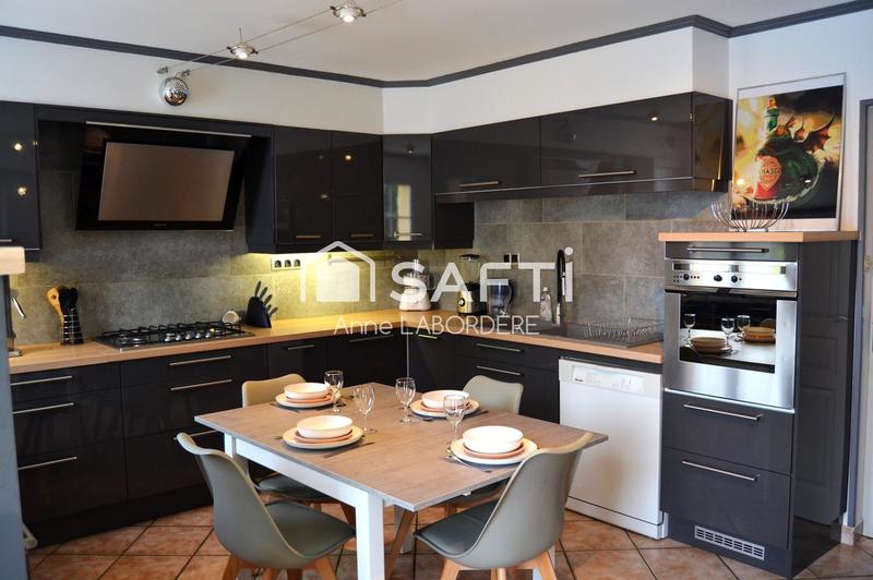 Maison - 208 m² - 8 pièces