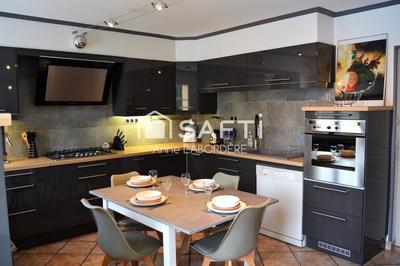 Maison - 208 m² - 8 pièces