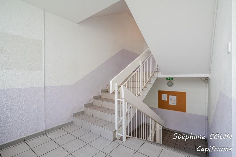 Immeuble - 1 700 m² - 46 pièces