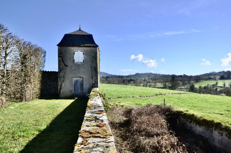 Maison - 432 m² - 14 pièces