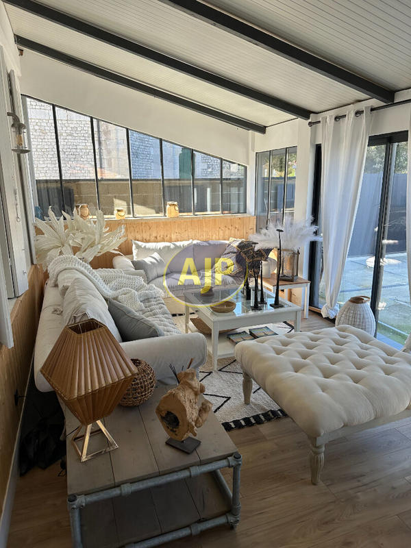 Maison - 262 m² - 6 pièces