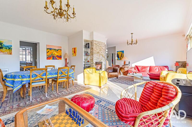 Maison - 220 m² - 8 pièces