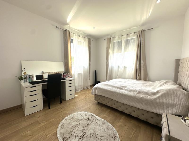 Maison - 195 m² - 9 pièces