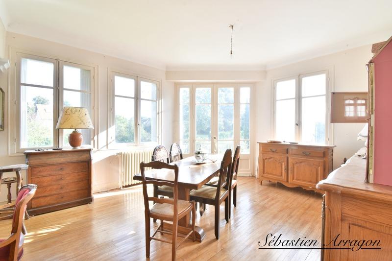 Maison - 229 m² - 8 pièces